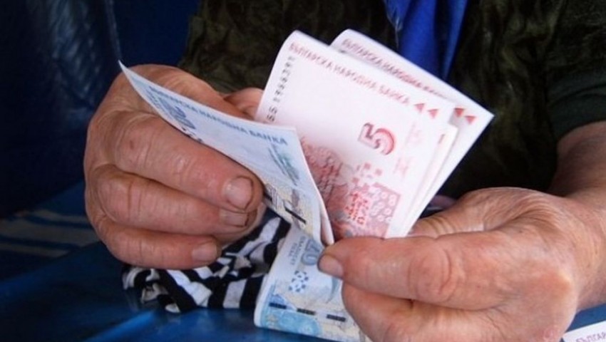 От 1 юли вдигат минималната пенсия на 250 лв.
