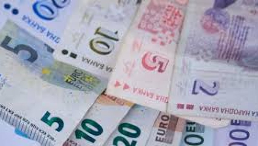 Всеки трети плаща сметки с безлихвените заеми