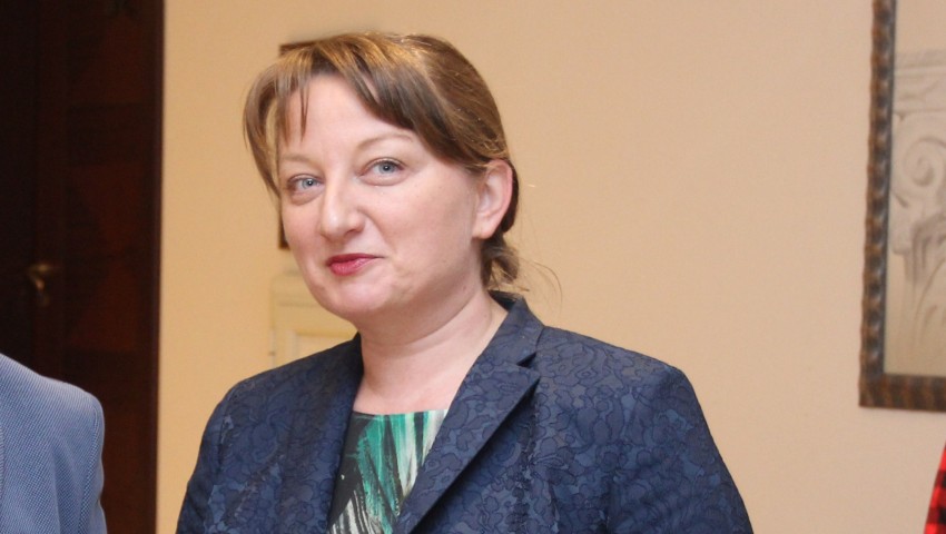 Министър Деница Сачева: Всеки трябва да плати цена за кризата