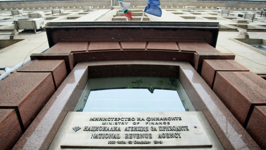 НАП с пълен контрол над хазарта, намалиха парите за лиценз