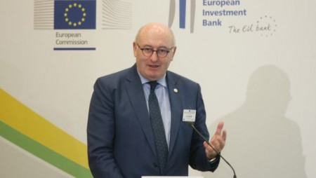 Европейският комисар Фил Хоган: ЕС ще действа твърдо в търговските спорове с Вашингтон