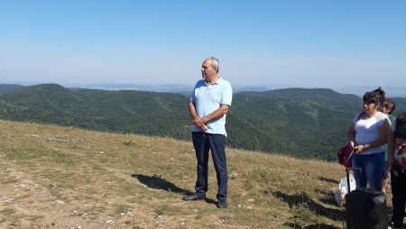 Кръст-паметник на загиналите за България от 681 до 2020 г. издигна ръст на връх Стара Голица