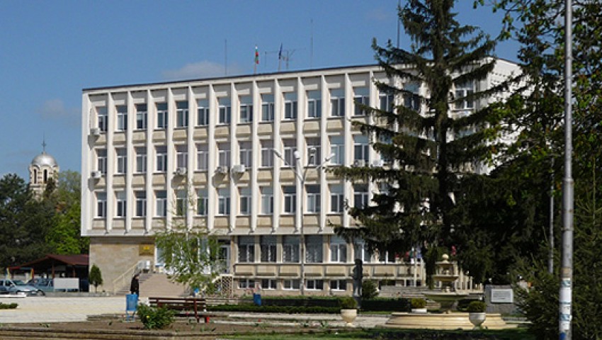 В Суворово утре ще дезинфекцират тревните площи
