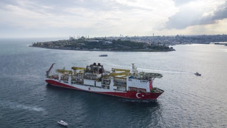 Турският кораб „Фатих“ започна сондажи в блока „Туна-1“ в Черно море