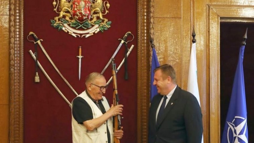 Наградиха футболната легенда Димитър Пенев