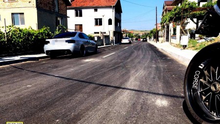 Приключи цялостното асфалтиране на ул. “Черно море“ в с. Езерово