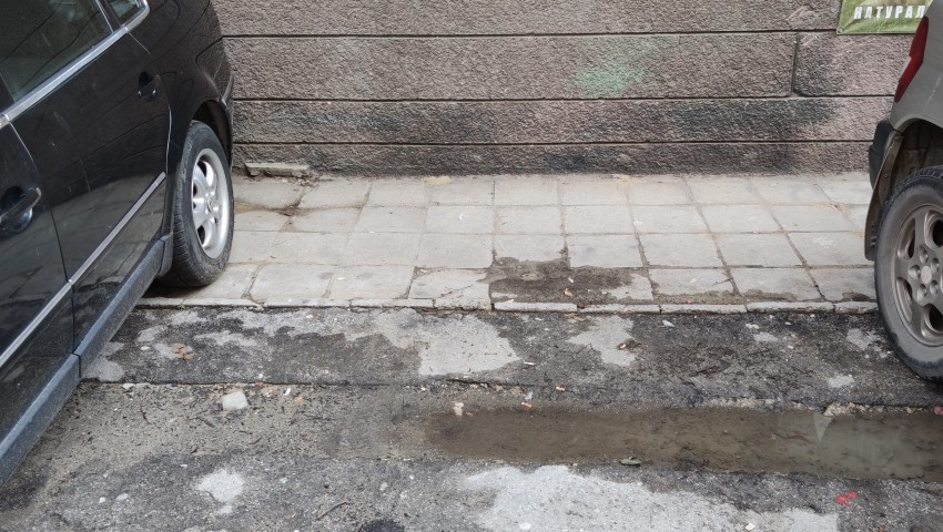 Живеещите в блоковете между бул. „Сливница“ и улиците „Пирин“, „Раковски“ и „Рила“ във Варна събират подписка за увеличаване на паркоместата