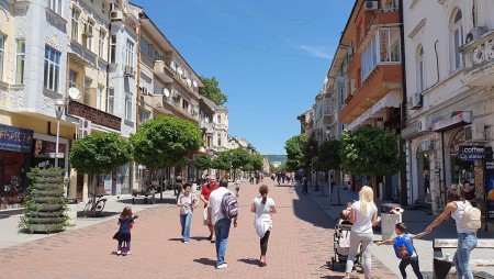 Пешеходни турове за деца от днес във Варна
