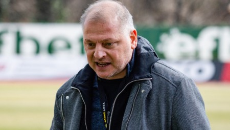Първа треньорска оставка във футболния ни елит