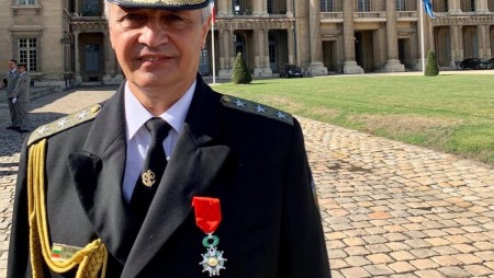 Вицеадмирал Митко Петев стана ,,Кавалер на ордена на Почетния легион”