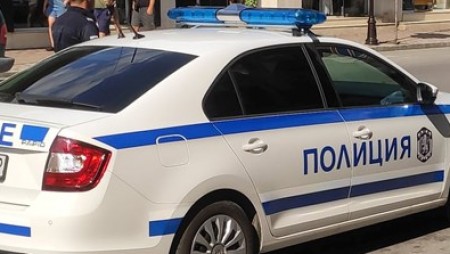 Загина жена при сблъсък на ученически автобус и автомобил 