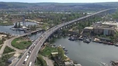 Жителите на кв. Аспарухово на протест - искат спешен ремонт на моста