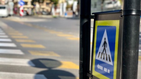 Монтират интелигентни пешеходни пътеки и звукови бутони за незрящи във Варна