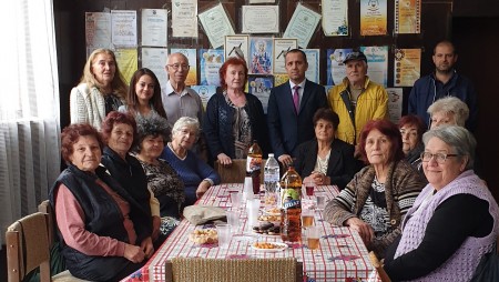 Кметът на община Суворово поздрави пенсионерите от с. Калиманци с празничния 1 октомври