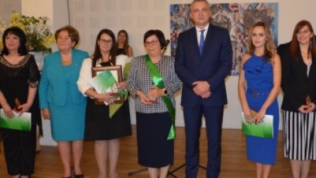 Кметът на Варна Иван Портних връчи наградите на Асоциация „Да съхраним жената“