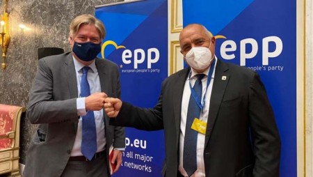Генералният секретар на ЕНП: Уважаваме протестиращите, но изборите през март ще са легитимно решение