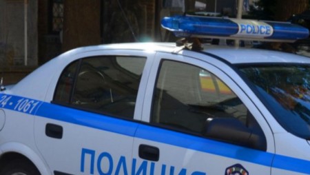 Петима са арестувани заради наркотици край училищата в Бургас