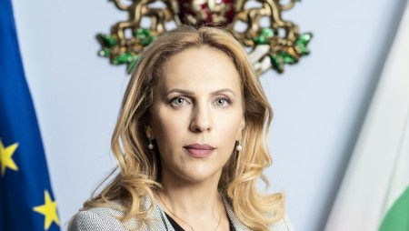 Вицепремиерът Марияна Николова e на работно посещение в Унгария