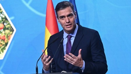 Испанският премиер Санчес ще се карантинира след положителния тест на Макрон, а британският премиер Джонсън пожела на френския президент бързо възстановяване