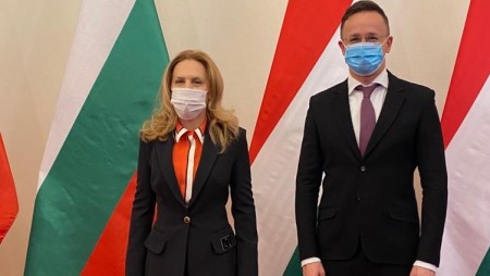 Вицепремиерът Николова проведе работна среща с министъра на външните работи и външноикономическите отношения на Унгария Петер Сиярто