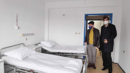 Кметът на Девня Свилен Шитов провери готовността на новото коронавирусно отделението в местната болница преди да приеме първите заразени
