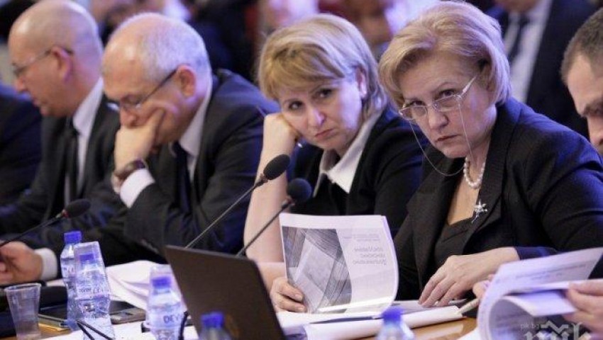 Бюджетната комисия в НС: 9% ДДС за бебешки стоки и санитарните материали