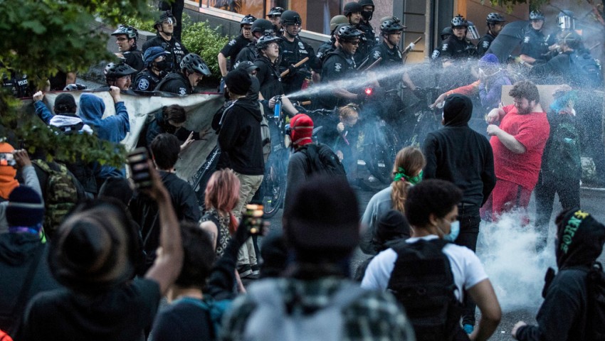 Ескалират протестите в в САЩ, ранени са двама служители на агенция Ройтерс