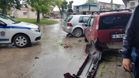 Кой е мъжът, който помля няколко коли и блъсна жена във Варна