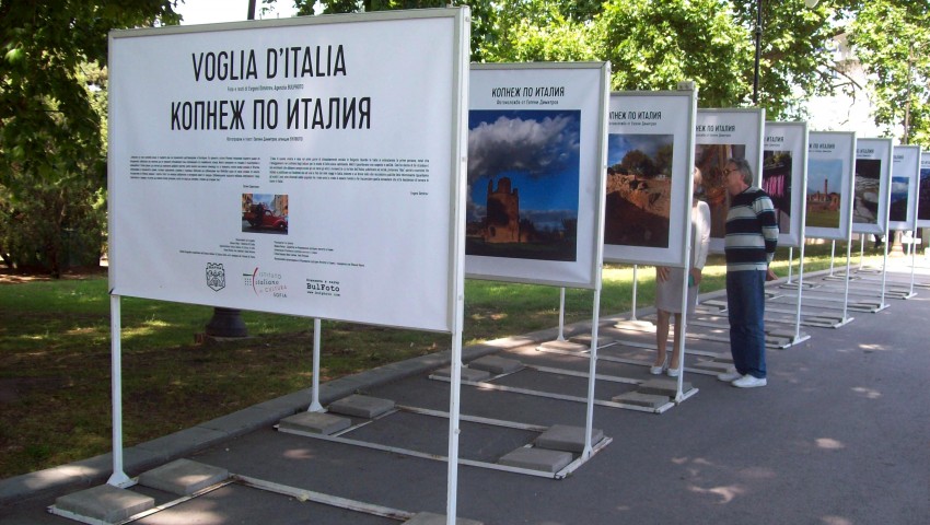 Фотоизложба за красотите на Италия показват в Морската градина