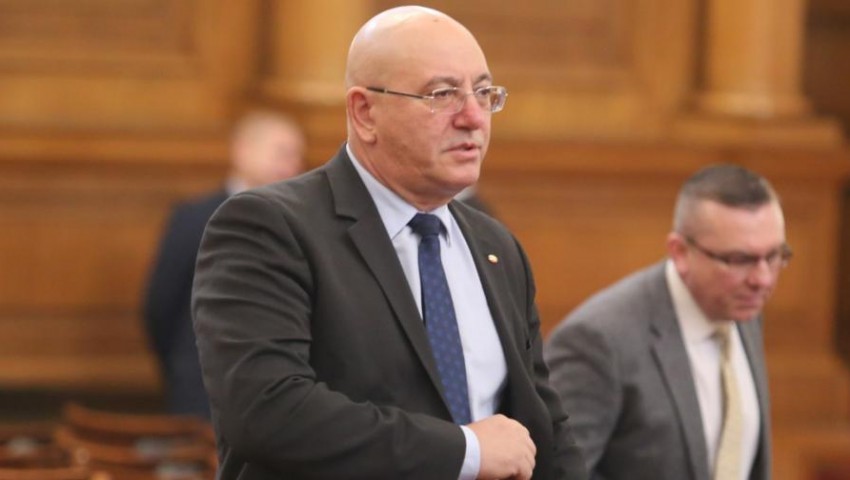 Емил Димитров – Ревизоро за задържания си заместник: Не е идвал при мен за уволнения или назначения