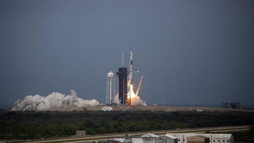 Пилотираният кораб на SpaceX излетя успешно към МКС