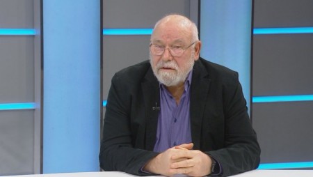 Писателят Владимир Зарев: Пандемията е опит да ни обезличи като в книгата на Оруел „1984“