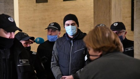 20 години затвор за Викторио, убил приятелката и дъщеричката си