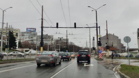 Втори ден не работи светофарът до Дом 