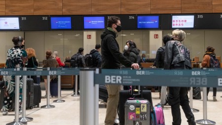 Британци не успяха да се приберат в Испания заради „невалидни“ документи