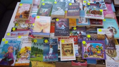 Нови книги получи библиотеката на НЧ 
