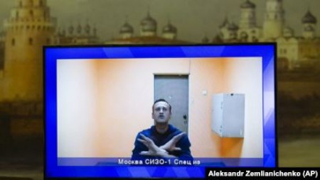 Алексей Навални остава в ареста