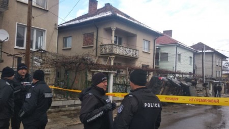 Безредици в Мездра, пращат жандармерия