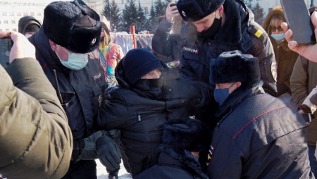Протести в подкрепа на Навални в Русия доведоха до масови арести