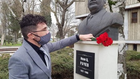 Отдадоха почит към Иван Рачев, оставил трайна следа в развитието на Девня