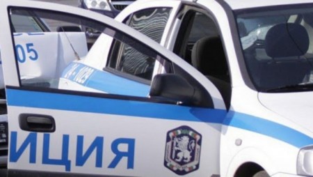 Задържаха дрогиран крадец на такси след преследване по АМ 