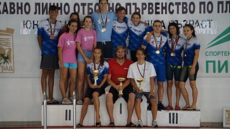 Честито! Варненският спортен клуб по плуване 