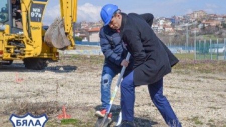Направиха първа копка за изграждането на нов парк в град Бяла