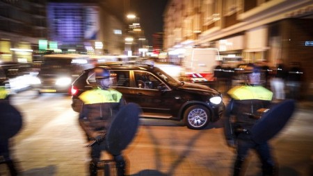 Бомбена заплаха накара нидерландската полиция да отцепи района около парламента в Хага