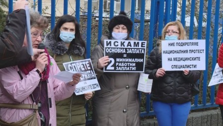 Медицински сестри протестираха във Варна