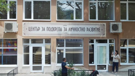 Нова школа по приложни изкуства разкриха в Девня към Центъра за подкрепа за личностно развитие