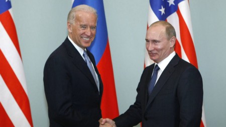 Байдън предложил на Путин лятна среща в Европа