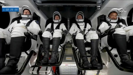За първи път SpaceX изведе в орбита астронавти с рециклирана ракета