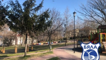 Община Бяла обновява парковите пространства в града