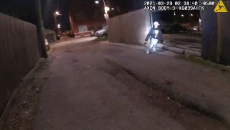 Полицията в Чикаго разпространи кадри от убийство на момче